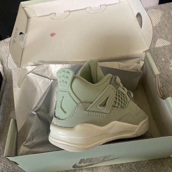 Sea foam green Jordan 4